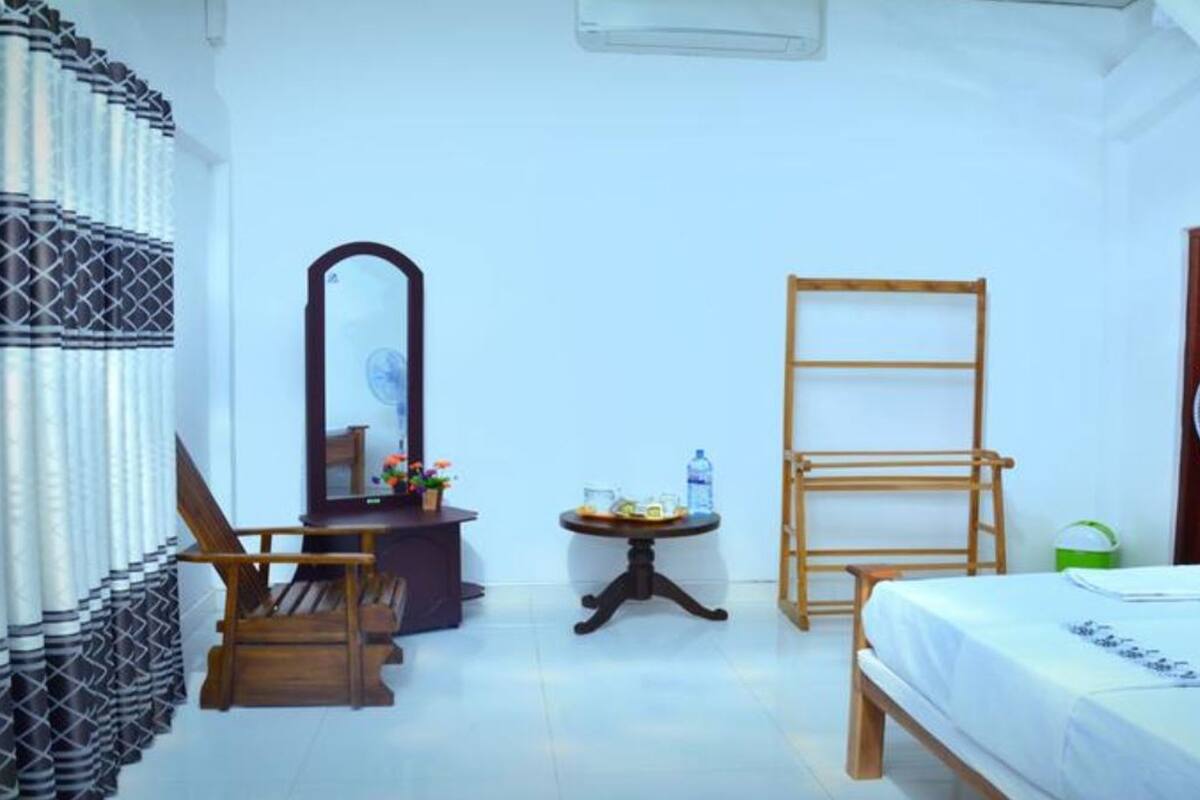 Deluxe Triple Room, Multiple Beds, Non Smoking, City View | 2 bedrooms, desk, WiFi (free)