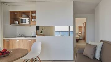 Suite Exclusive, vista mare, fronte mare | Cucina privata | Macchina per tè/caffè, bollitore elettrico