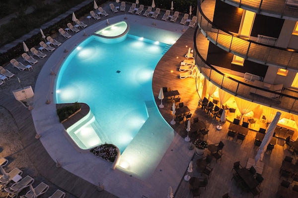 Indoor pool, seasonal outdoor pool, pool umbrellas, sun loungers