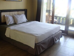 Habitación básica con 1 cama matrimonial o 2 individuales, 1 cama matrimonial o 2 camas individuales | Servicios de la habitación