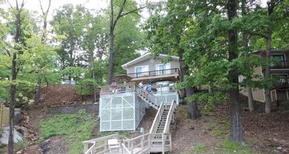 Great Location! Heart of Horseshoe Bend-2MM in Lake of the Ozarks.