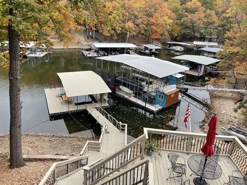 Great Location!  Heart of Horseshoe Bend-2MM in Lake of the Ozarks.