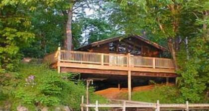 Rustic Riverfront Getaway Directly On The River!! You can't get any closer!
