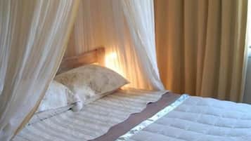 2 bedrooms, iron/ironing board, free WiFi, bed sheets