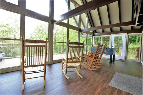 Interior - Lrg Private Cabin~HotTub~Fireplace & Pit~Gburg7min (Gatlinburg)