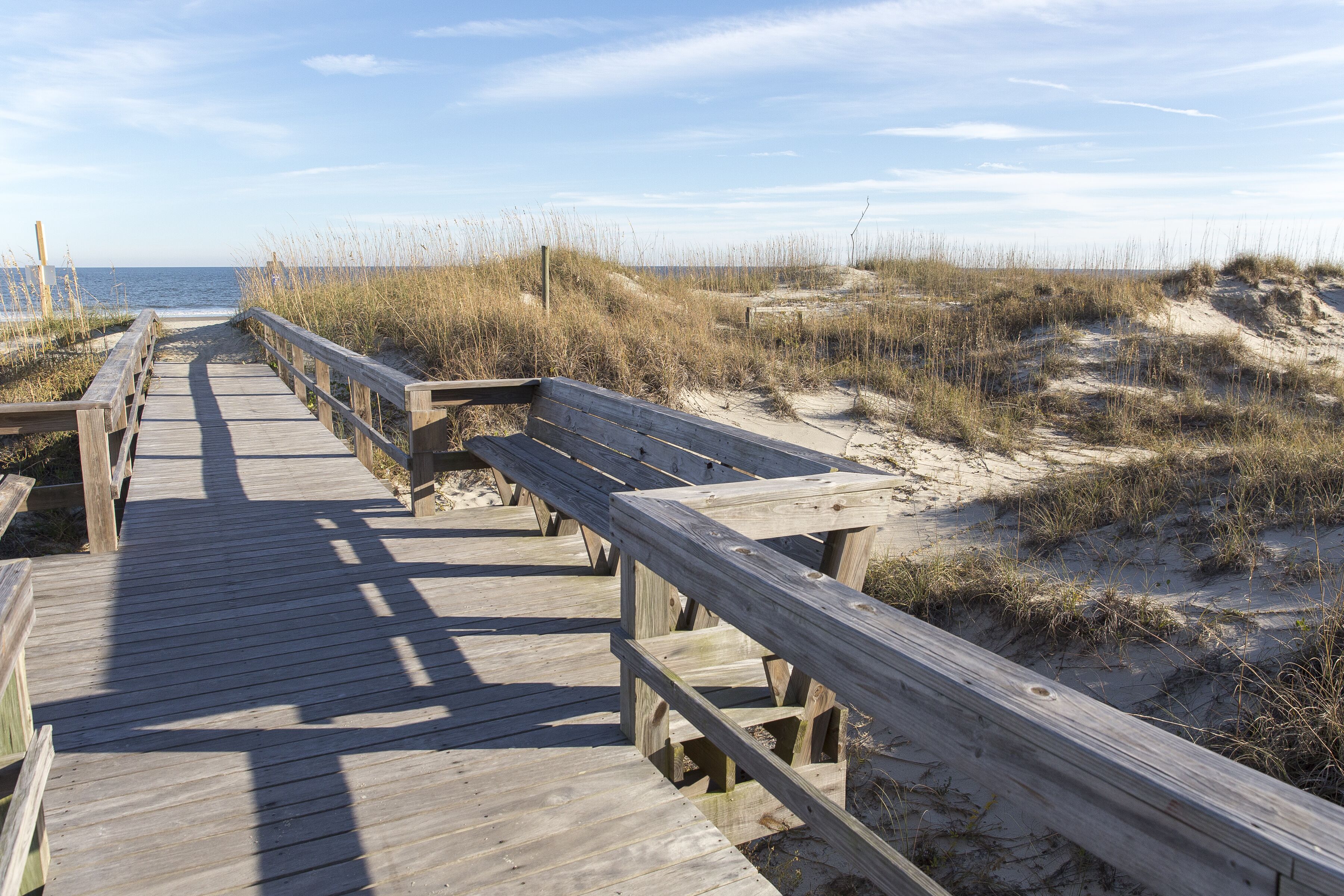 Nær stranden, solsenger og strandhåndklær
