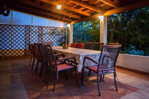 Outdoor dining