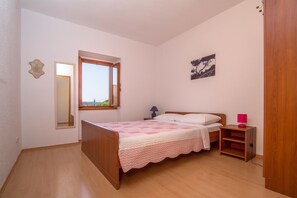 5 chambres, fer et planche à repasser, Wi-Fi, literie fournie