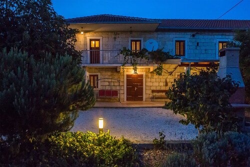 Book your holidays in typical Dalmatian Stone House for 10 Persons