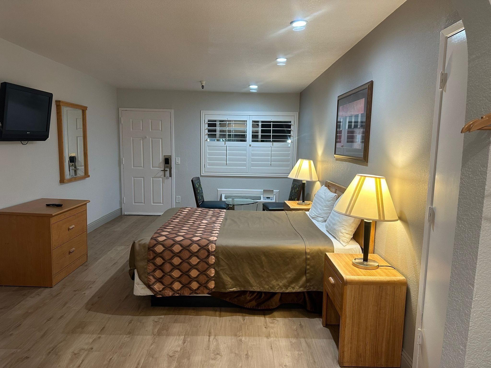 โต๊ะทำงาน, Wi-Fi ฟรี, ผ้าปูที่นอน