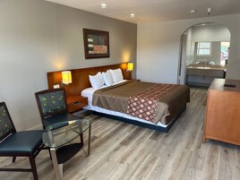 Escritorio, wifi gratis y ropa de cama