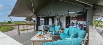 Connemara Stone Barn on Wild Atlantic Way, walk to beach, near Aran Island Ferry