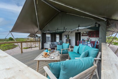 Connemara Stone Barn on Wild Atlantic Way, walk to beach, near Aran Island Ferry