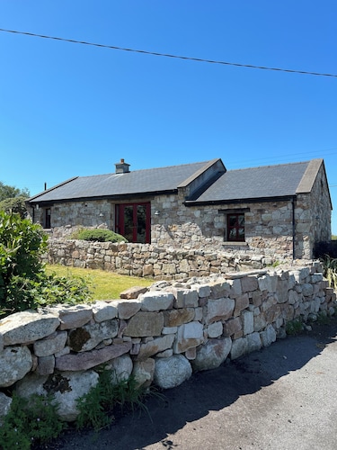 Connemara Stone Barn on Wild Atlantic Way, walk to beach, near Aran Island Ferry