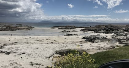 Connemara Stone Barn on Wild Atlantic Way, walk to beach, near Aran Island Ferry