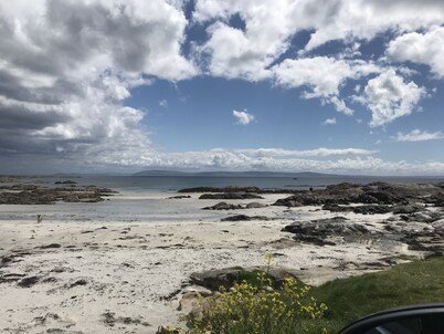 Connemara Stone Barn on Wild Atlantic Way, walk to beach, near Aran Island Ferry
