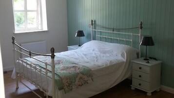 2 dormitorios, tabla de planchar con plancha, wifi gratis y ropa de cama
