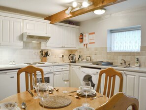 Cookware/dishes/utensils - Cosy cottage in a quiet hamlet. (Oscroft, near Chester)