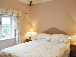 2 bedrooms, free WiFi, bed sheets - Cosy cottage in a quiet hamlet. (Oscroft, near Chester)