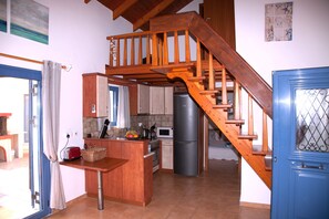 Villa - 2 soveværelser | Privat køkken | Køleskab, mikrobølgeovn, ovn, kogeplade