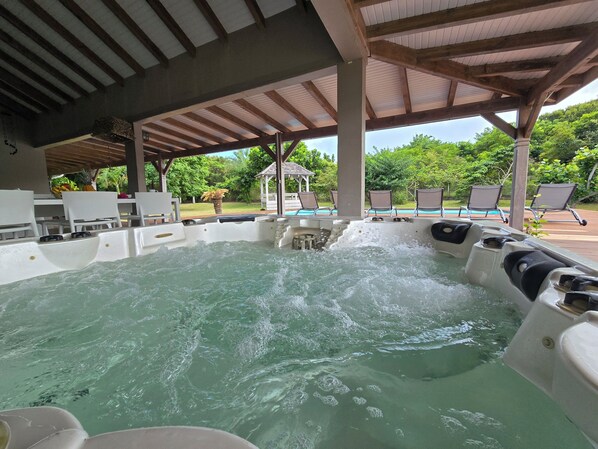 Outdoor spa tub - STANDING VILLA with Jacuzzi & Pool, on 1800m2 of land (saint francois)