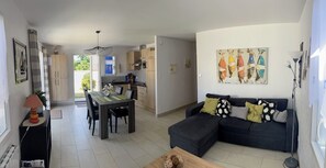 Televisie, een dvd-speler en een stereo