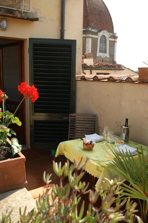 Outdoor dining - Breathtaking view, terrace and elevator (Firenze)