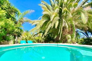 حمّام سباحة خارجي