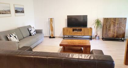 Large, centrally located, quiet 2 room apartment in the center of Tübingen