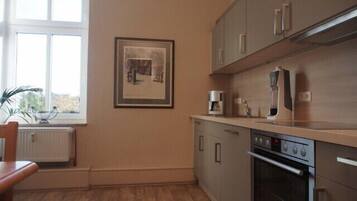 Kühlschrank, Ofen, Herdplatte, Geschirrspüler