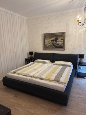 2 bedrooms, WiFi, bed sheets