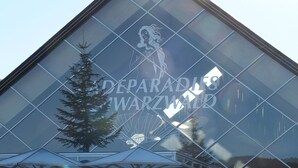 A building facade with a geometric glass design and a large reflective surface. - Lovely, quiet 4-star apartment for two - close to village and lake - Wi-Fi (Titisee-Neustadt)