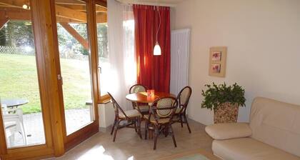 Lovely, quiet 4-star apartment for two - close to village and lake - Wi-Fi