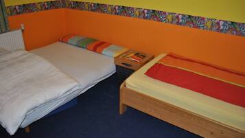 4 slaapkamers, een strijkplank/strijkijzer, internet, beddengoed