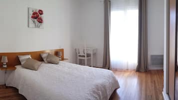 2 chambres, fer et planche à repasser, lit parapluie, Wi-Fi gratuit