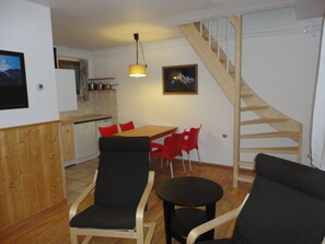 Dining -    Comfortable apartment in chalet with splendid view   (Allos)