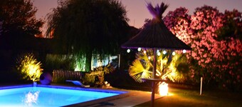 cottage ZEN 2 people in village near Nimes air conditioning swimming pool garden