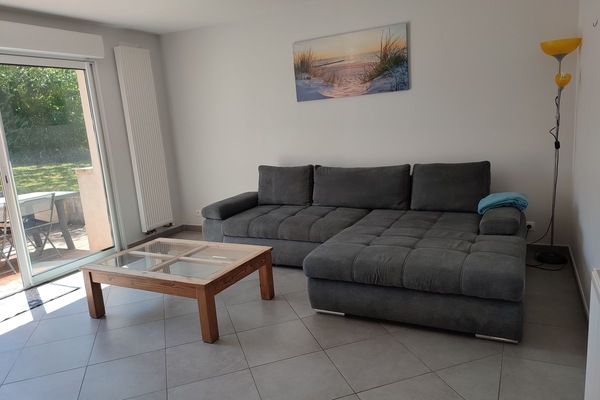 TV, fireplace, DVD player, books