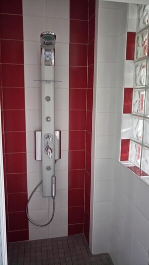 Een douche, een haardroger