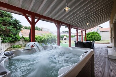 Villa with Spa combining charm of the old and modern 2 steps from the beaches