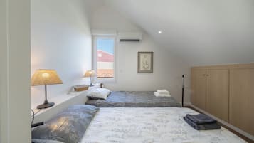 5 bedrooms, in-room safe, iron/ironing board, travel cot