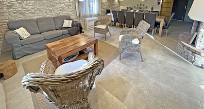 ĂchappĂ©e belle en Provence , la villa Les Agrions : nature, piscine & soleil !