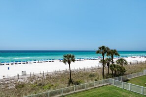 On the beach - Big Discounted Rates – Stay at Long Beach Resort During Renovations (Panama City Beach)