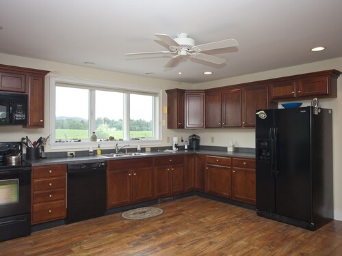 Stowe Mountain Get Away Great Ski House with Awesome Mountain Views & Hot Tub.