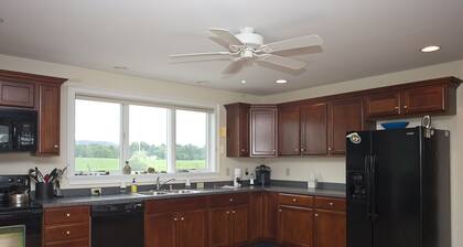 Stowe Mountain Hanki pois suuri hiihtotalo, jolla on upeat vuoristomaisemat ja poreallas.