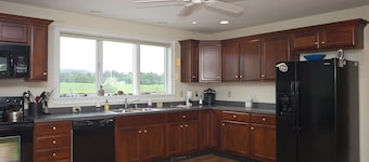 Stowe Mountain Get Away Great Ski House with Awesome Mountain Views & Hot Tub.