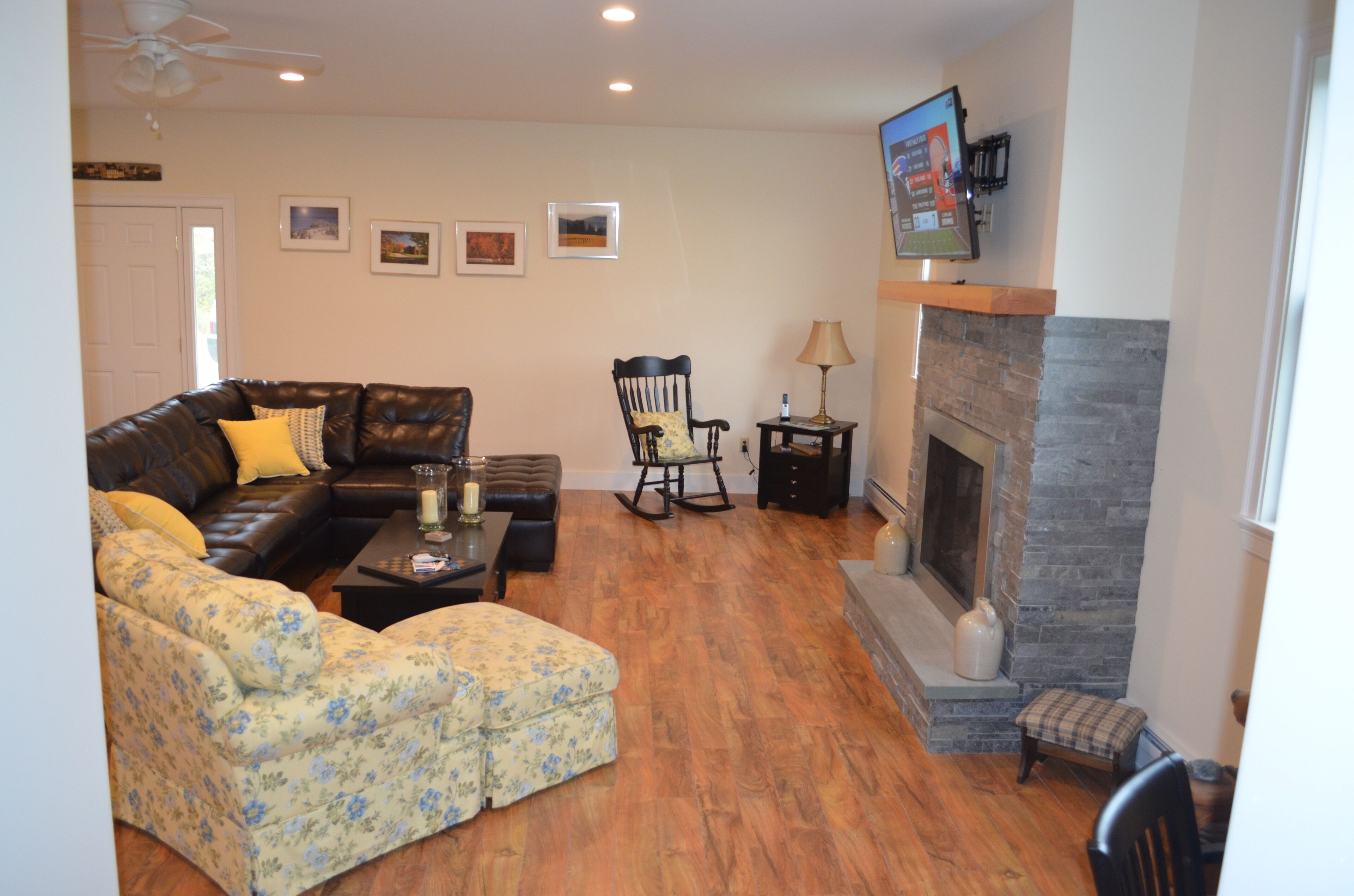 Televisio, takka, pöytäjalkapallopöytä, stereot