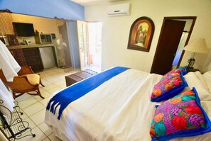 4 habitaciones, escritorio, tabla de planchar con plancha y wifi 