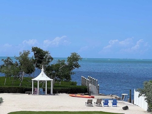 Blue Palms w/boat dock and saltwater pool.