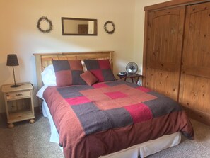 4 bedrooms, iron/ironing board, free WiFi, bed sheets